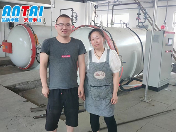 山東運(yùn)動(dòng)鞋硫化罐安裝現(xiàn)場(chǎng)